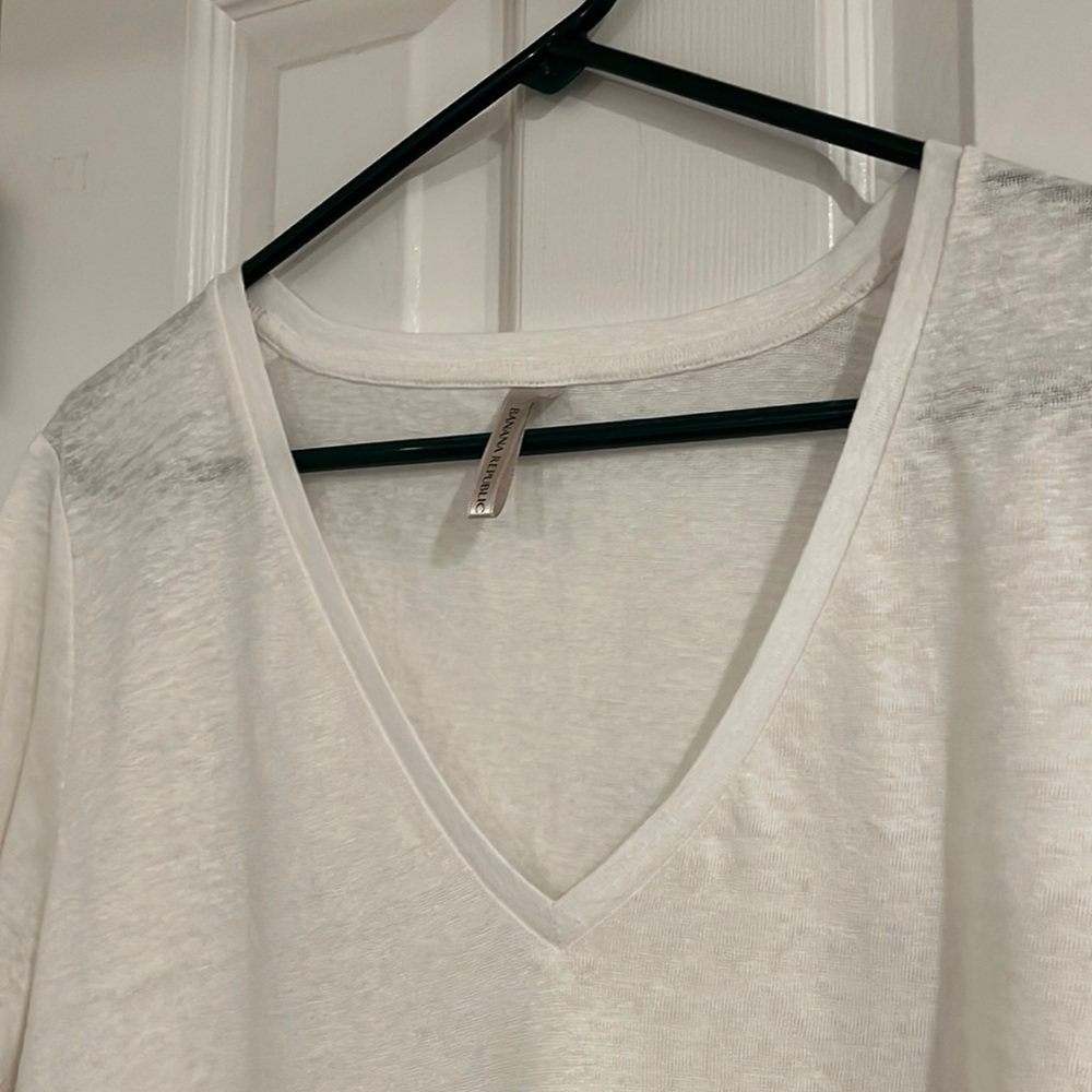 Banana Republic White Linen V-neck Tee